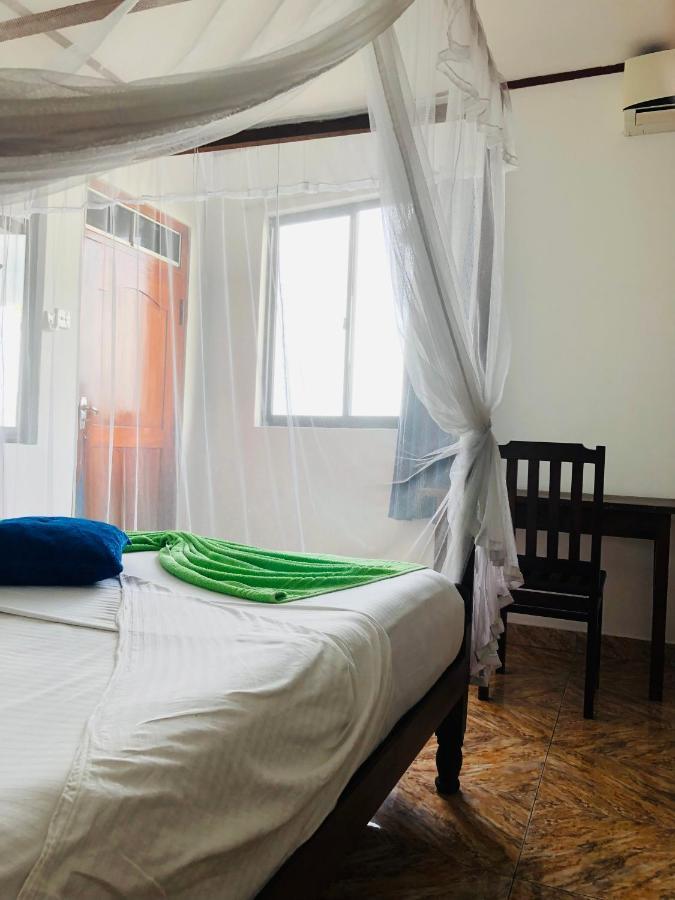 Surfers Paradise Weligama Exterior photo